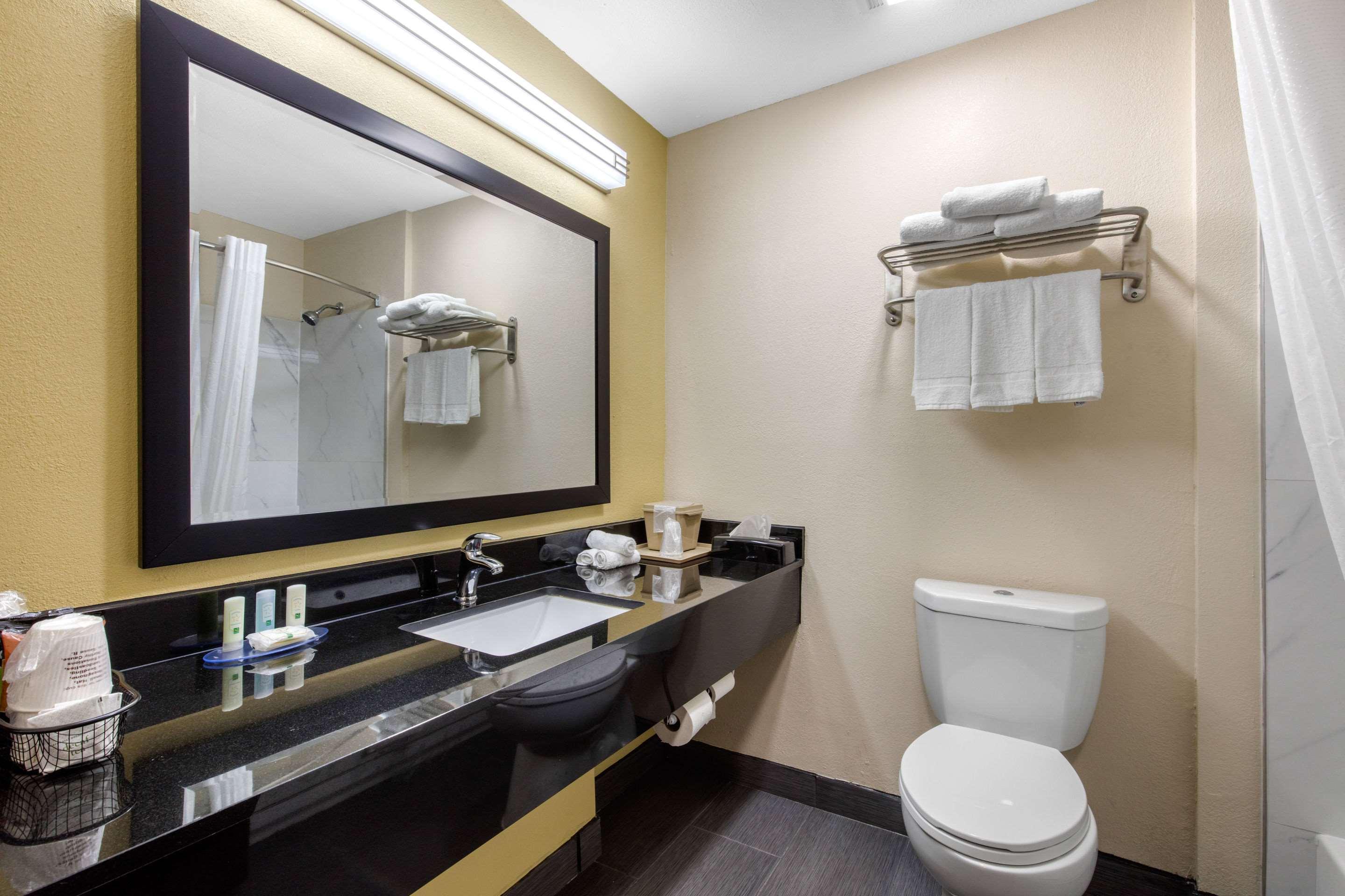 Quality Inn Cadiz Exterior foto